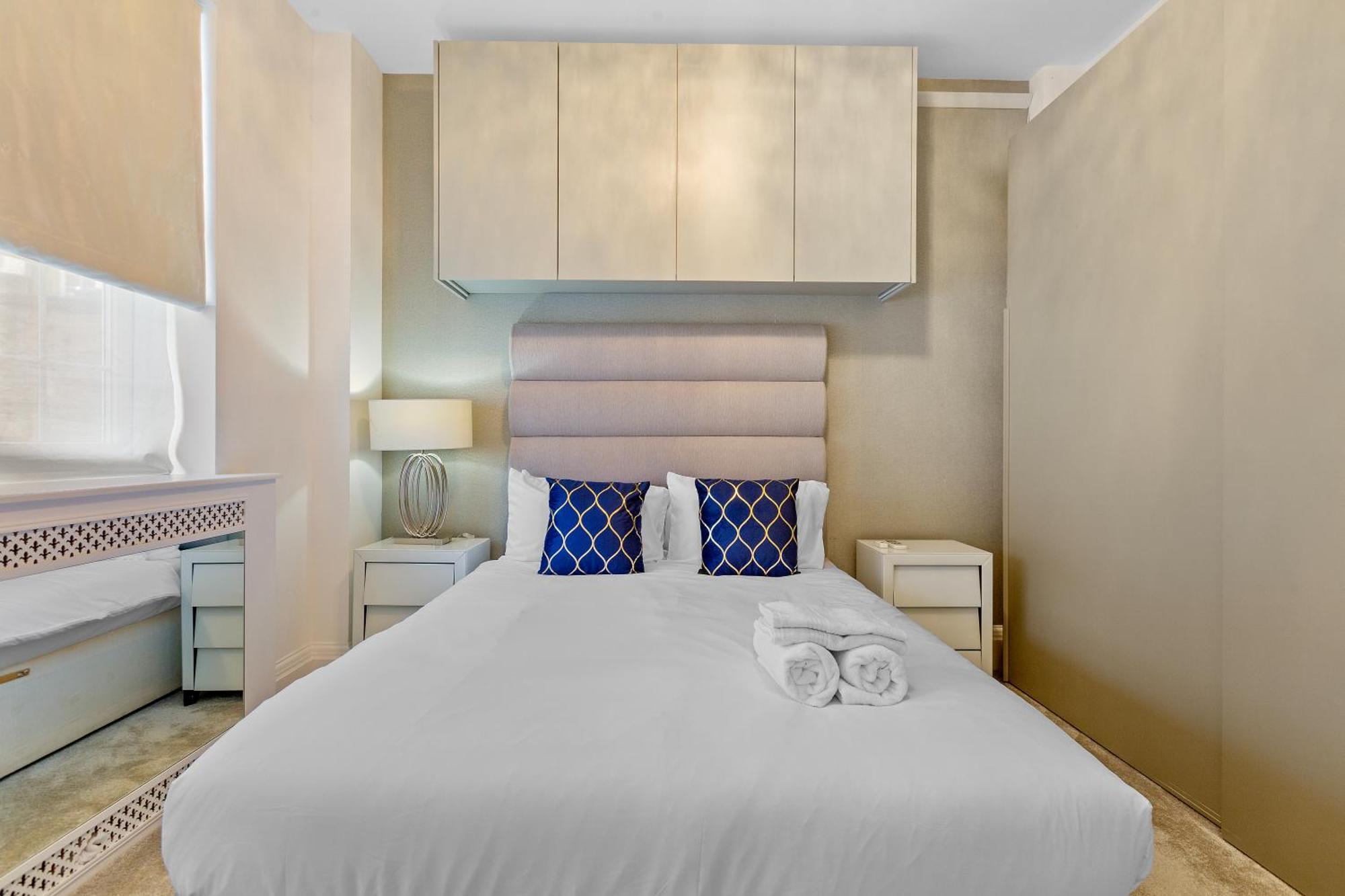 Marble Arch Apartment *
